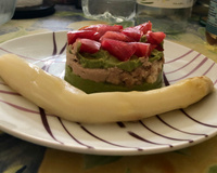 Crème d'avocat, tomates et thon