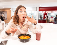 Que boire quand on a la bouche en feu après un plat trop épicé ?