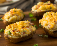 Pas d’idée pour ce soir ? Essayez ces pommes de terre farcies au bacon ultra simples à faire