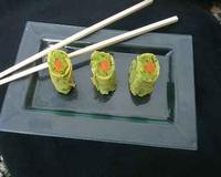Cette recette remporte le 2ème prix du concours "Le printemps des légumes".
Une carotte nouvelle et une mousse légère aux asperges forment le coeur de ces sushis printaniers,…