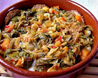 Soupes de pain avec légumes de saison et viande de porc (optionnel)