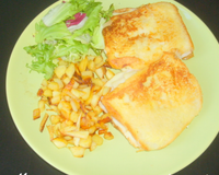 Faire cuire les panais en frites et préparer la garniture du croque monsieur. Et cuire à la poêle des deux cotés.