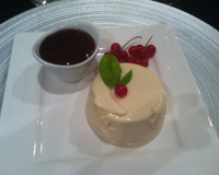 Blanc manger au coulis de framboise