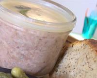 Traditionnellement de porc ou d"oie, les rillettes se déclinent aussi en lapin ! Faciles et délicieuses, lancez vous...