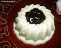Une crème à la vanille recouverte d'un coulis de chocolat légèrement caramélisé... Dessert plutôt légers que vous pouvez accompagner de macarons à la noisette ....
