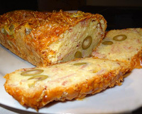 Cake aux olives vertes et jambon cuit