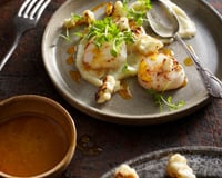 Saint-Jacques poêlées au gingembre et purée de panais et topinambours