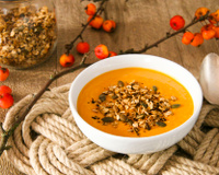 Soupe de butternut aux lentilles corail et granola salé