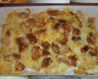 un succuleux plat de fromage et de saucisses