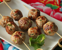 De savoureuses petites bouchées parfumées à la menthe et au riz grillé.