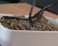 Un crumble poêlé de blé noir, pommes acidulées, vanille et fruits secs. Un crumble friable, qui se sable en bouche, aux pommes caramélisées…