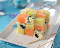 C'est une recette facile à transporter pour un pique-nique et du coup j'ai pensé à une sorte de salade tout en cube et qu'on monte en forme de Rubik's Cube au moment…