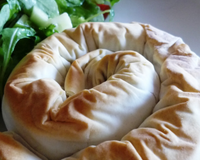 Je n'ai pas l'habitude d'utiliser la pâte filo et je devrais le faire plus souvent!C'est tellement bon et croustillant après cuisson!