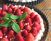 Tarte aux fraises et crème au chocolat blanc et à la menthe