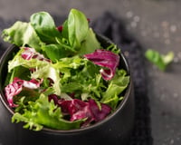 J’ai glissé cette préparation secrète encore tiède sur ma salade : le contraste a volé la vedette au plat principal