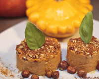 Voici des petits gratins de potiron recouverts d'une croûte à la fois croquante (noisettes grillées et spéculoos) et fondante (fromage), très légèrement sucrée : le parfum,…
