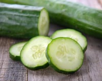 Concombre : la cheffe grecque Dina Nikolaou livre ses conseils pour bien le choisir et une recette à tester absolument cet été !