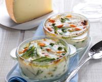 Des cocottes aux légumes et fromages Pur Brebis Pyrénées à savourer. Crédits Photo : JC Amiel / G. Poidevin pour Pur Brebis Pyrénées