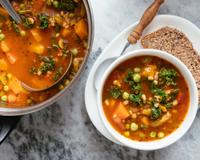 Le minestrone est une soupe de légumes typique d'Italie. Il en existe de nombreuses variantes. La recette qu'on vous propose est une variante avec du potiron,…