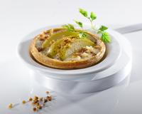 Tartelettes mi sucrées-salées au bon goût de poire et de roquefort avec le craquant de la noix.