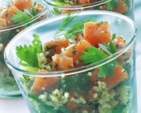 Une recette Labeyrie de verrines de saumon, taboulé, concombres et pommes