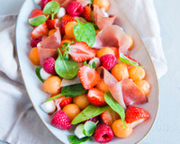 Salade de Melon et Fruits Rouges au Jambon cru
