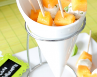 Brochettes de melon au fromage frais
