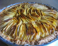 Tarte aux pommes sur pâte brisée épaisse