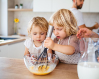 Nina Métayer dévoile ses astuces pour cuisiner avec les enfants (garanti sans coupures, ni brûlures !)