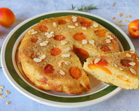 Fruits trop mûrs ? Notre recette de gâteau renversé aux abricots et romarin est la préparation qu’il vous faut !