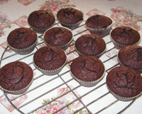 Muffins au chocolat noir et au cacao en poudre