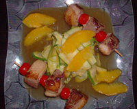 Petites bochettes de magret, tagliatelles de courgettes sautées, sauce à l'orange. Bon Appétit !