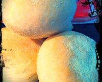 Le Khobz ed'dar (littéralement pain de la maison) est un pain fait maison typiquement maghrébin