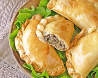 Empanadas à l'agneau, aubergine & moutarde
