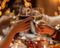 “C’est une fausse bonne idée” : pour les fêtes, ne consommez pas cette boisson pour mieux digérer :  vous aurez l’effet inverse !