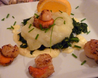 Saint jacques poêlées sur un lit d'épinard et sa sauce à l'orange