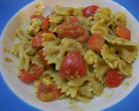 Farfalle, pesto, mozzarella et tomates cerise