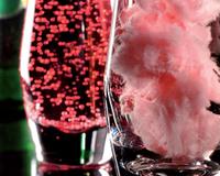 Inviter le client à verser lui même le PERRIER sur la Barbapapa, l'effet est garanti !Cette manière de présenter le Magic PERRIER est idéale pour un service lors d'une…
