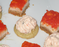 Une délicieuse mousse qui permet d'utiliser les restes du saumon fumé tout en changeant de forme de manière à ne pas resservir la même chose le lendemain du réveillon.