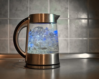 Rappel produit chez Carrefour : ne l'utilisez plus, cette bouilloire électrique présente un risque d'électrocution