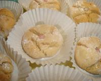 Des gâteaux délicieux aux zestes de citron, un vrai délice.