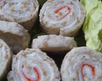 Des petits roulés au Surimi et fromage frais pour l'apéro ou en accompagnement d'une salade en entrée.Une recette proposée par Pêche du blog 'Pêche&Mignons'.