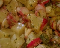 Salade de pomme de terre, radis, cornichon et vinaigrette citronnée