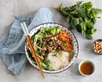 Comment réaliser un bò bun à la maison, cette salade délicieuse vietnamienne ?