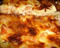 Une délicieuse quiche fondante grâce au fromage de brie et la combinaison parfaite de dés de saumon fumé et de petites crevettes.