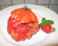 Tomates aux fraises et à la menthe maison