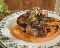 Agneau grillé au feu de bois et courge, pesto d'herbes