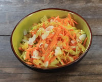 Salade de carottes râpées, coco et citron vert