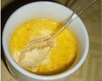 Petite crème brûlée au foie gras à manger en apéritif.