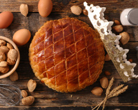“À défaut d’avoir la fève, j’espère que vous vous régalerez !” : devenez les rois et reines de la galette avec cette recette facile de Julie Andrieu !